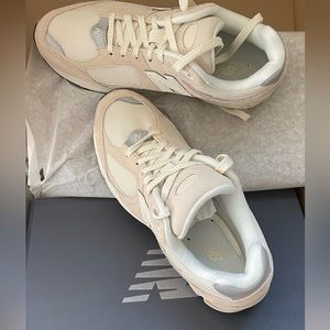 Brand New New Balance 2002r in Beige and Silver. Size 6M 7.5W.
